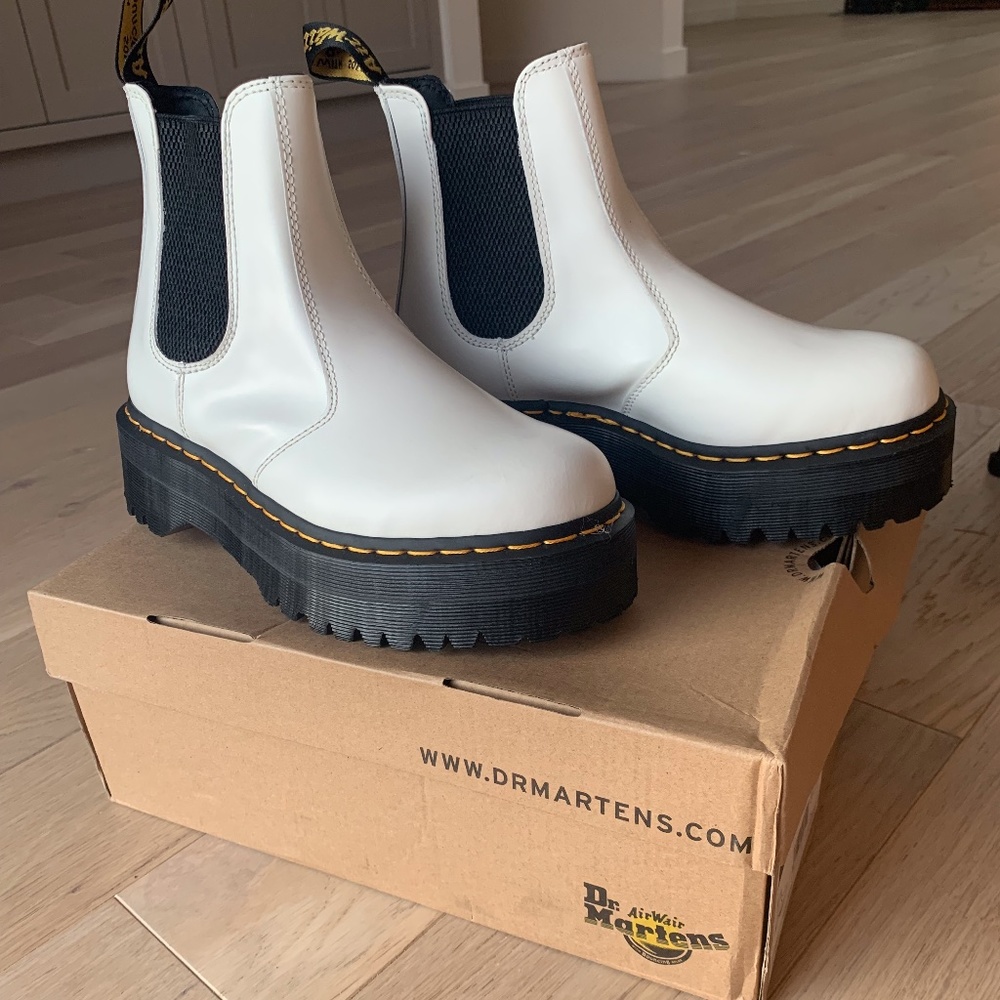 NEW Dr Martens 2976 Quad Platform Chelsea Boots